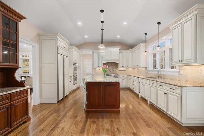 4 Hardscrabble Rd