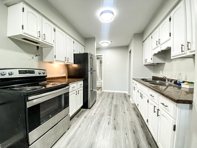 Building Photo - 302-51 King Street West Brockville Ontario K6V 3P8 Unit 302