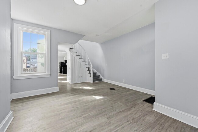 Photo - 120 W Barnard St