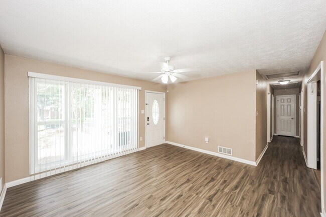Photo - 303 Mercer Dr
