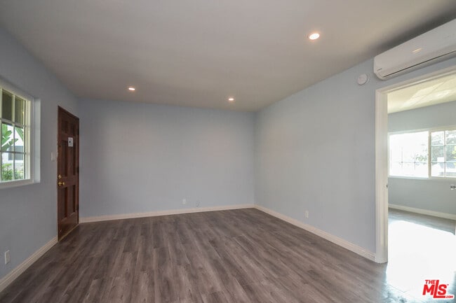 Photo - 1112 Ocean Park Blvd Unidad F