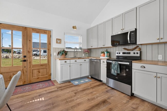 Photo - 112 Remington Rd