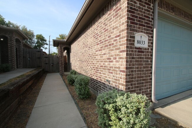 Photo - 8033-8035 Arbor Unit 8033