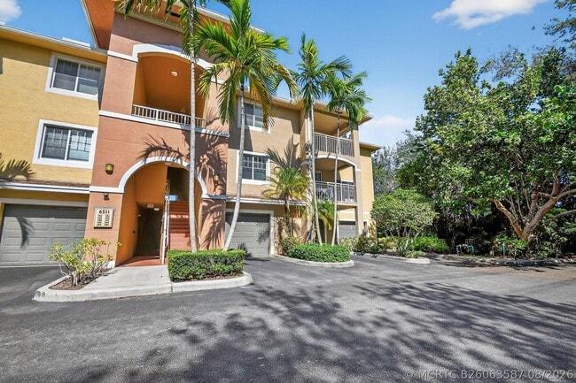 6511 Emerald Dunes Dr Unidad 304