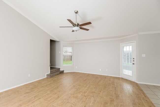 Photo - 2104 Deniro Dr