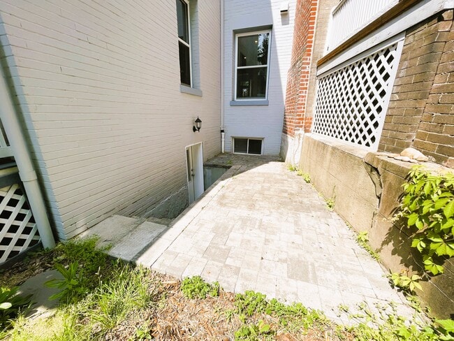 Photo - 1927 Park Rd NW Unit B