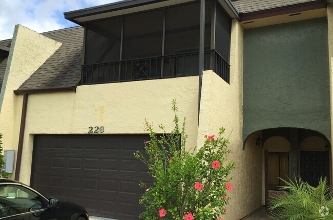 Building Photo - Three Bedroom Two Story Townhome,  Close t...