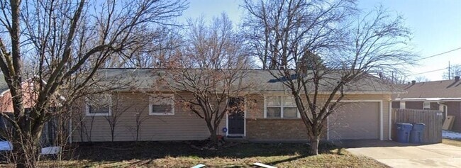Building Photo - 811 SE G St Rental