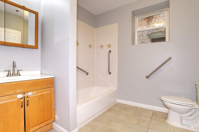 Photo - 236 Van Horne St Unidad 1B
