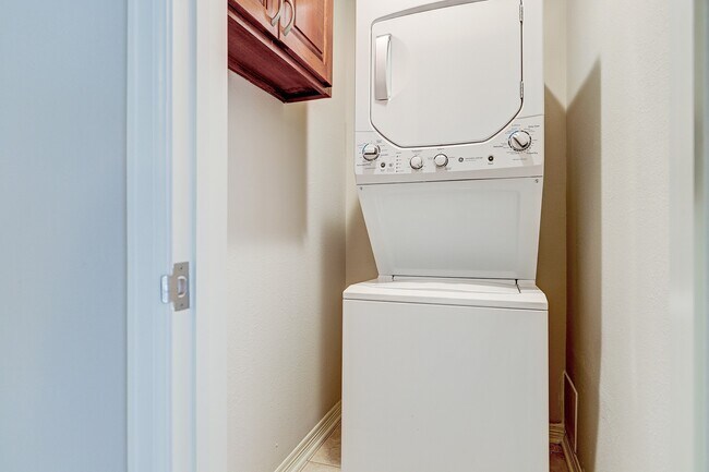 Photo - 611 Hawthorne St Unit 4