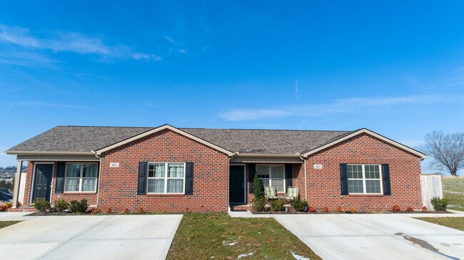 Building Photo - 802 S Old Sevierville Pike