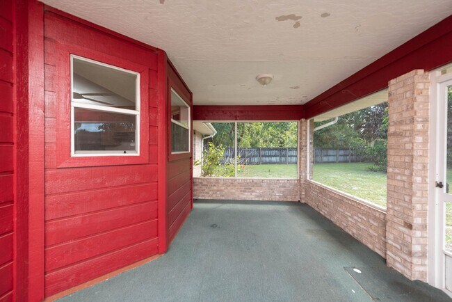1236 Buffing Cir SE