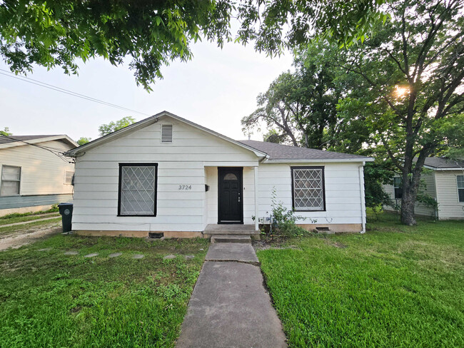 Building Photo - 3724 N 25th St Rental