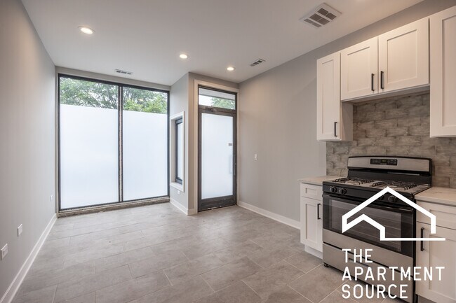 Photo - 5422 W Belmont Ave Unit 1