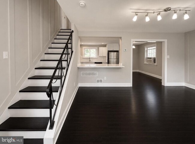 Photo - 256 W Beidler Rd