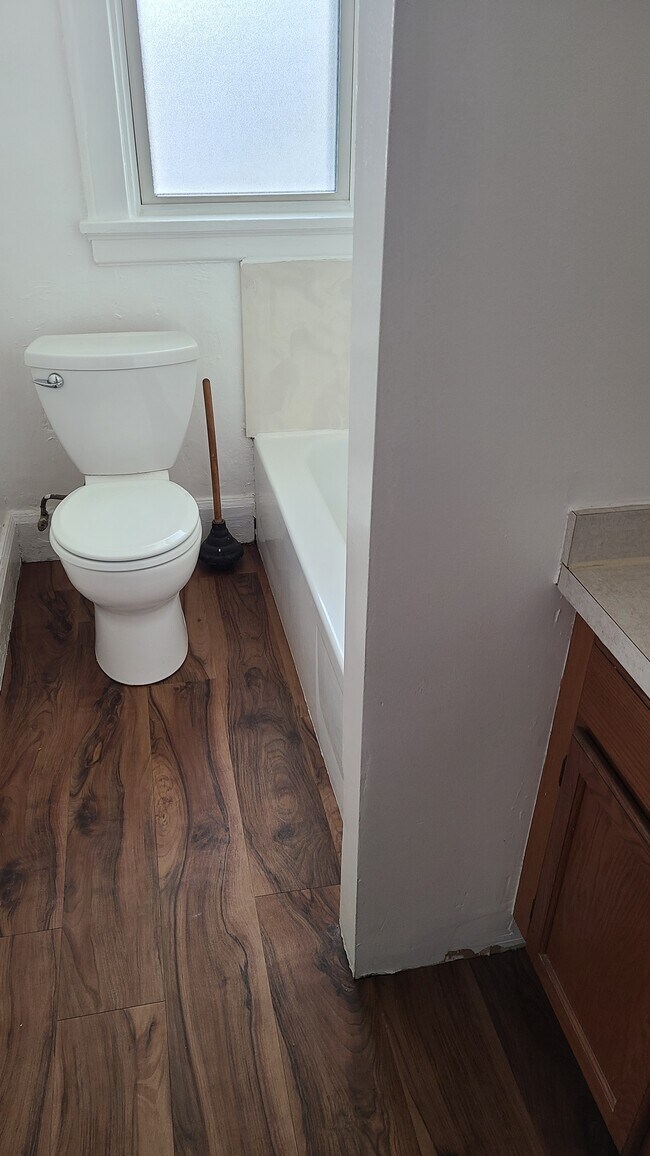 Photo - 407 E Ross Ave