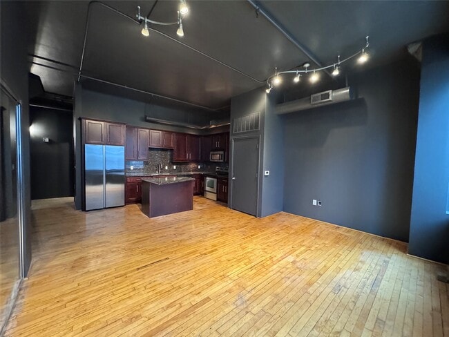 Photo - 705 Main St Unit 305