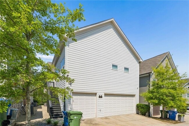 Building Photo - 1821 Sanford Dr Unit B