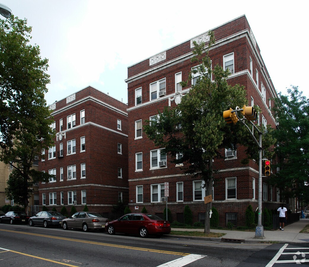 375 Clifton Ave - 375 Clifton Ave