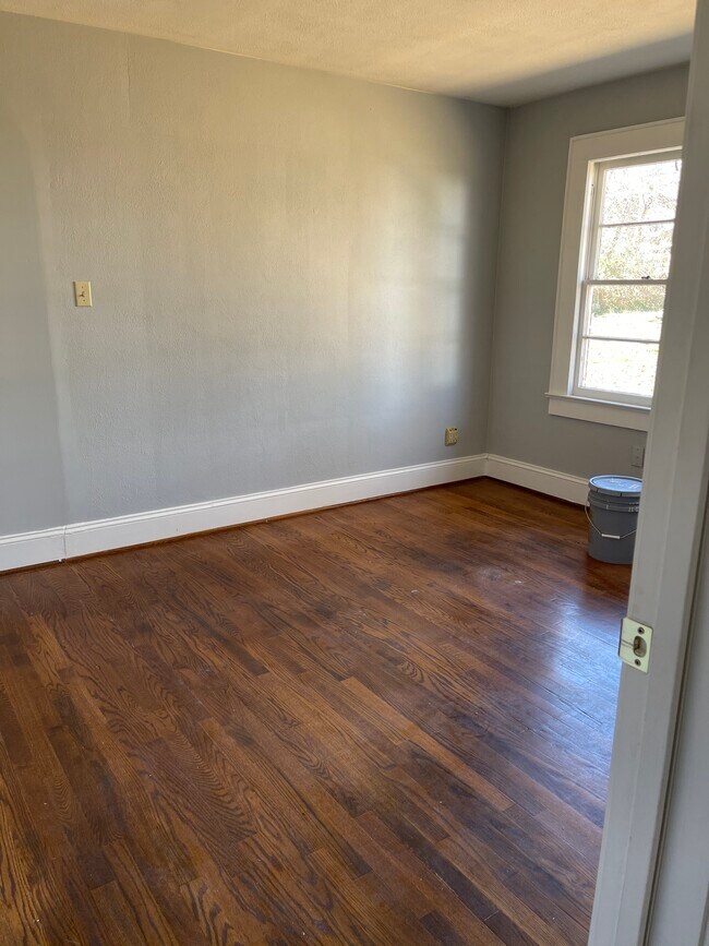 Bed 3 - 2203 2nd St NE