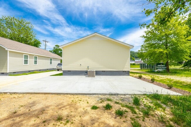 Photo - 4 bedroom 2 bath in the Southside (Mill Town)