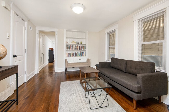 Photo - 1512 W School St
