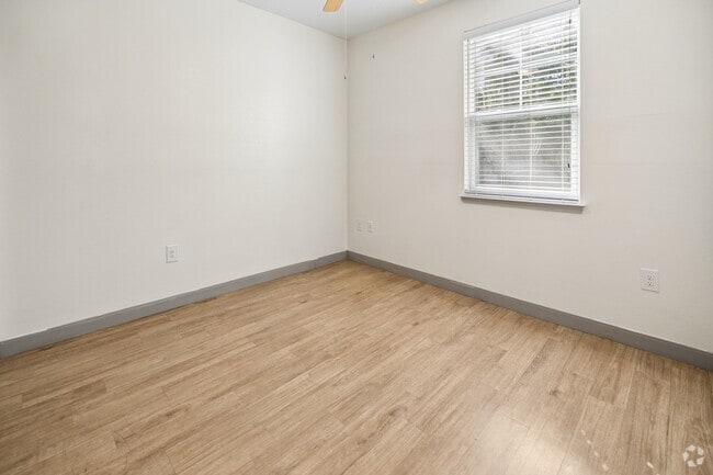 2BR, 2BA - 836SF - Bedroom