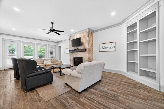 Photo - 2072 Laurie Darlin Dr