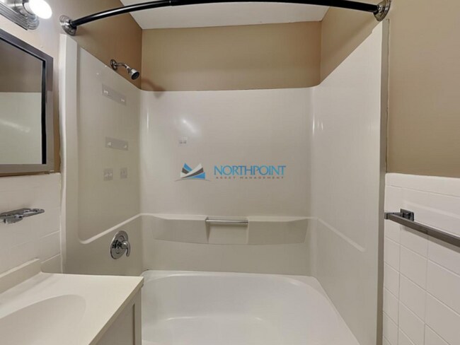 Photo - 5602-5604 N Strathbury Ave