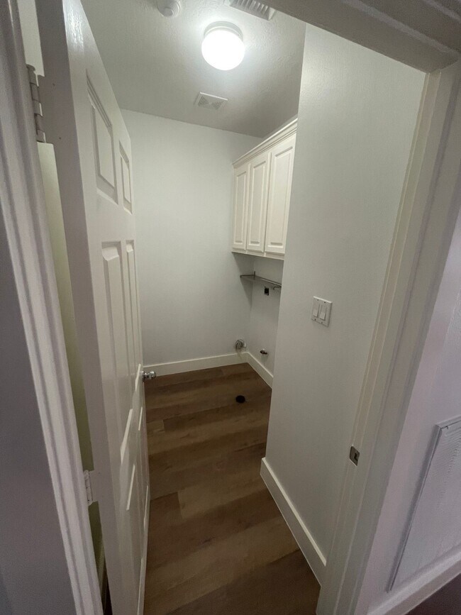 Building Photo - 7123 Windwater Pkwy S