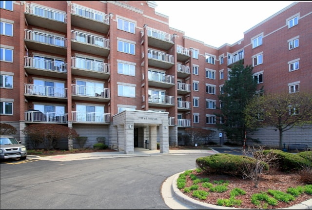Building Photo - 6560 W Diversey Ave Unit 516