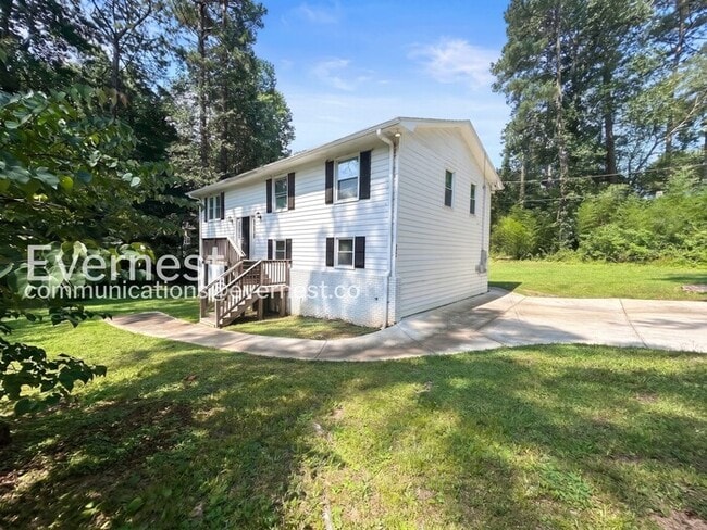 Photo - 5 Bed & 4 Bath House in Lithonia / Pet-Friendly /