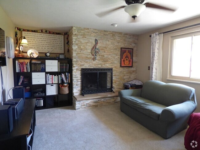 Building Photo - Beautiful Home in Longmont Estates