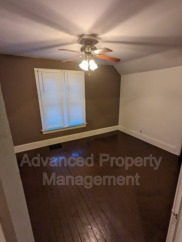 Photo - 1024 Hagerer St