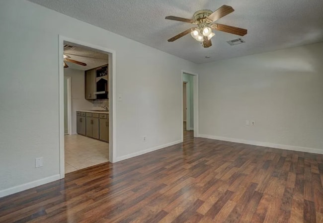 Photo - 521 W Acres St