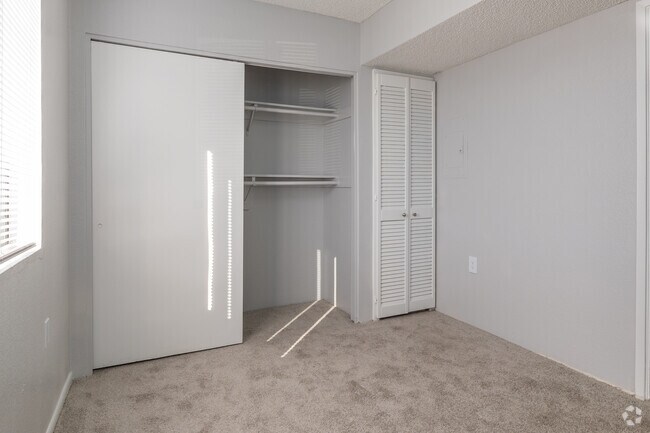 1BR, 1BA - 520SF - Bedroom