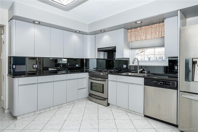 Photo - 89 Ridgewood Ave Unit 1