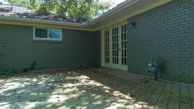 Building Photo - 5338 Creekbend Dr