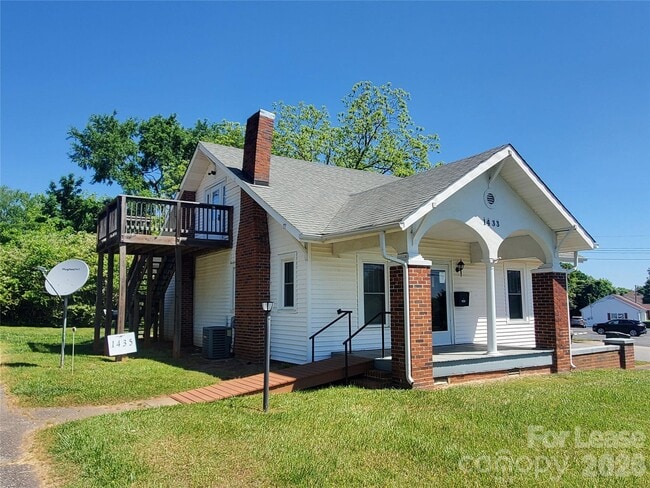 Photo - 1435 Davie Ave