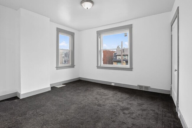 Photo - 217 Reifert St