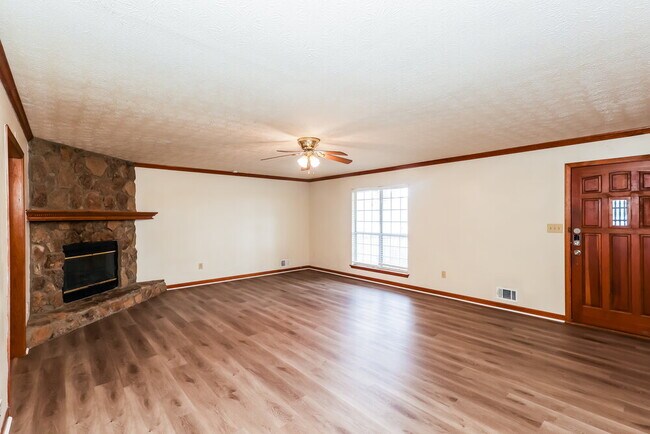 Photo - 105 Bennington Dr