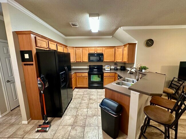 Photo - 2108 Main St