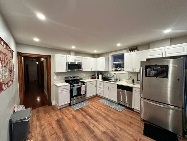 Building Photo - 172 Saint Alphonsus St Unit 1