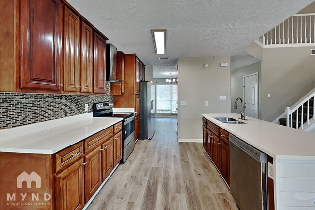Photo - 3100 Creekview Ln