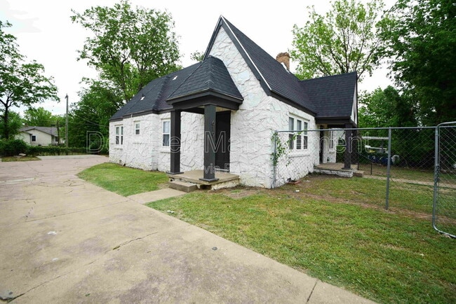 Building Photo - 615 E Xyler St Rental