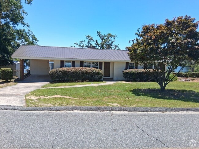 Building Photo - 2 Bedroom/2 Bath Home on the water