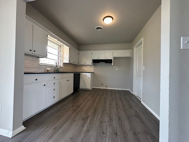 Photo - 904 Westchester Dr