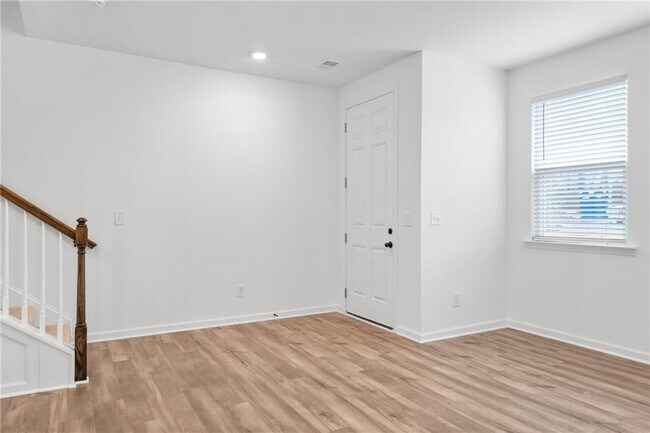 Photo - 1637 Winpost Ln NW