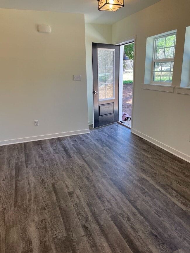 Photo - OCTOBER MOVE IN SPECIAL!                  ...