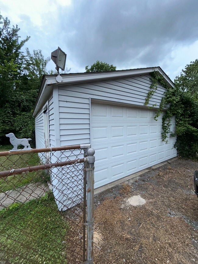Photo - 905 W Monroe St
